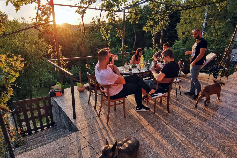 Música e boa energia num ambiente descontraído e ao ar livre em Lisboa com o seu patudo