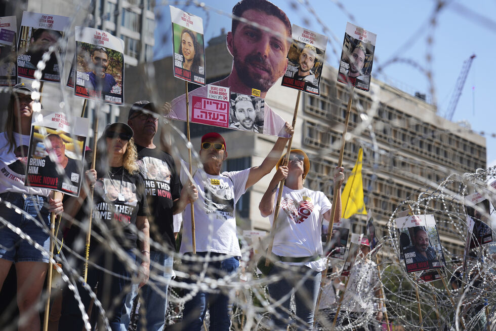 Famílias de reféns protestam em Gaza
