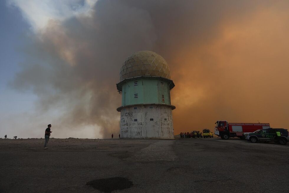 Bombeiro ferido com gravidade em incêndio florestal em Figueira de Castelo Rodrigo, Guarda