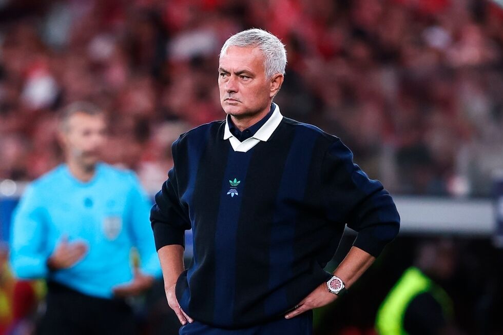 Mourinho em destaque com polo Adidas esgotado na loja