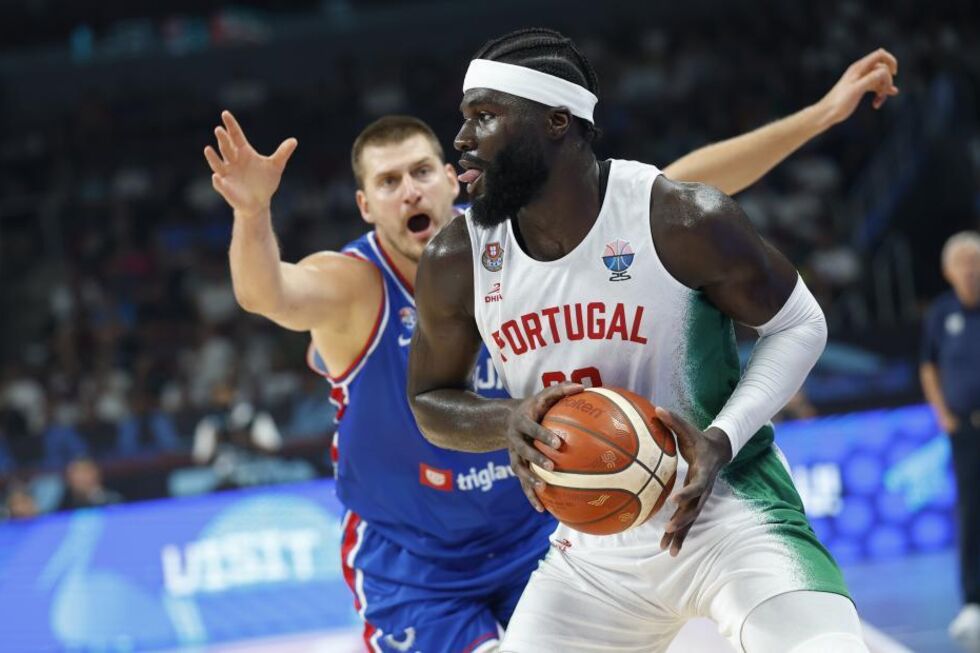 Portugal perde com a Sérvia, mas mantém lugar de apuramento no Eurobasket