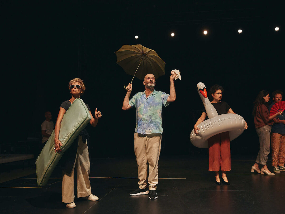 O eco e o perigo do passado, com humor