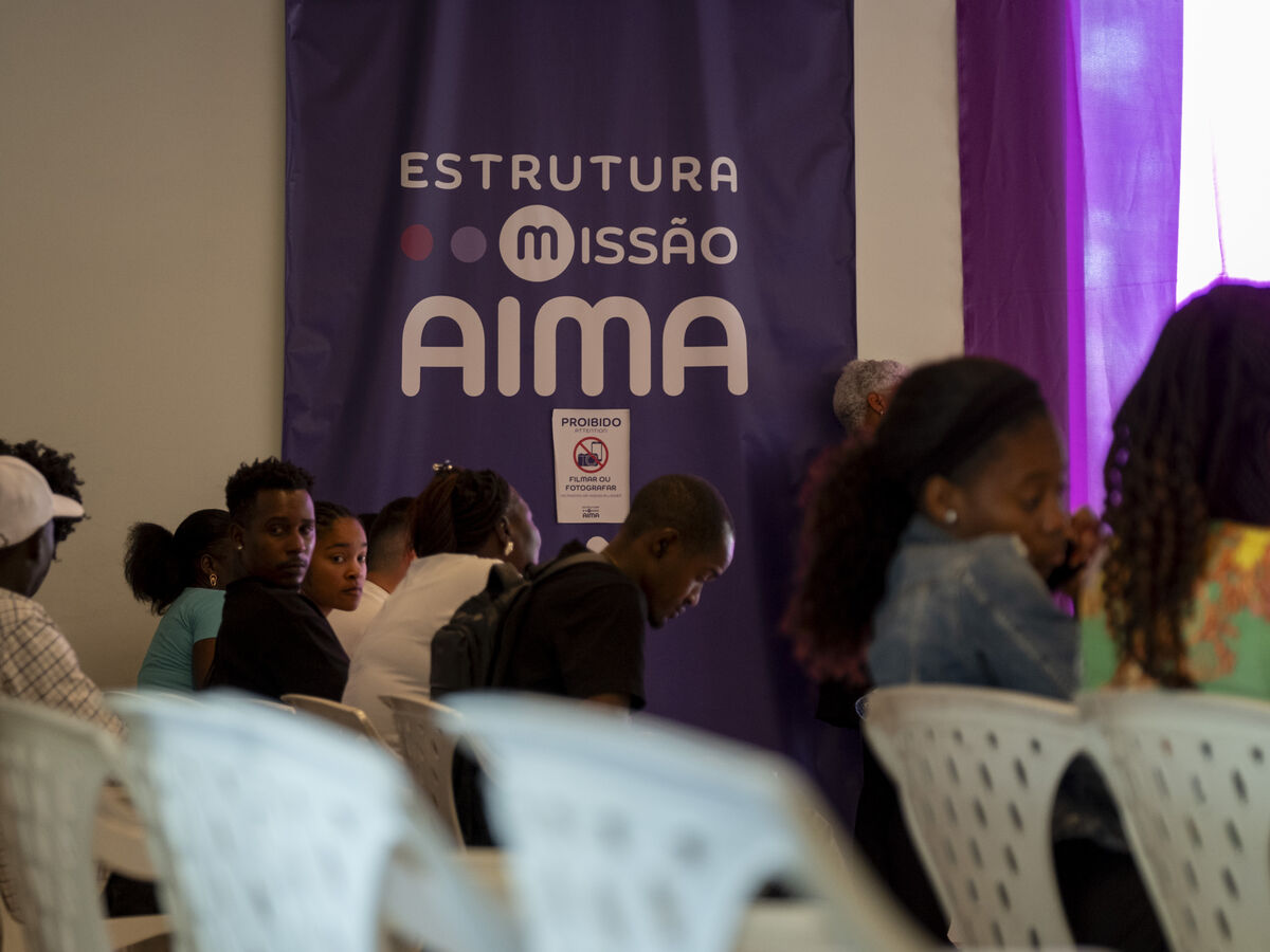 Reportagem no templo da imigração controlada: 29 detenções em centros da AIMA