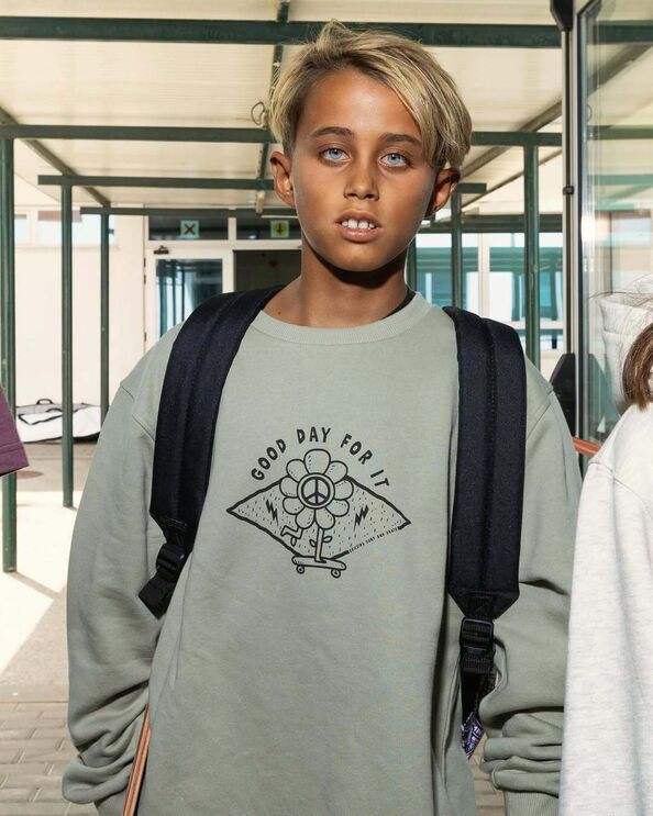 O jovem surfista Zion Brocchi, de 12 anos, faleceu após luta contra tumor cerebral