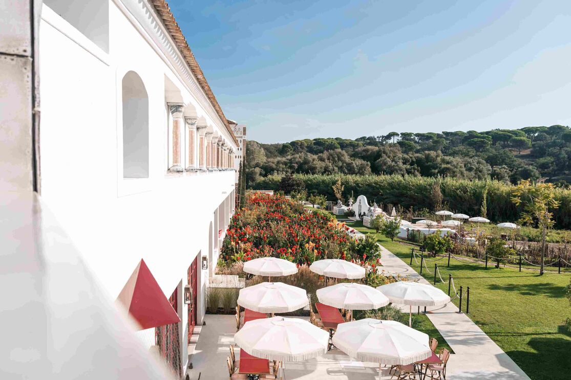 Melides celebra vinho, arte e lifestyle no Hotel Vermelho de Christian Louboutin