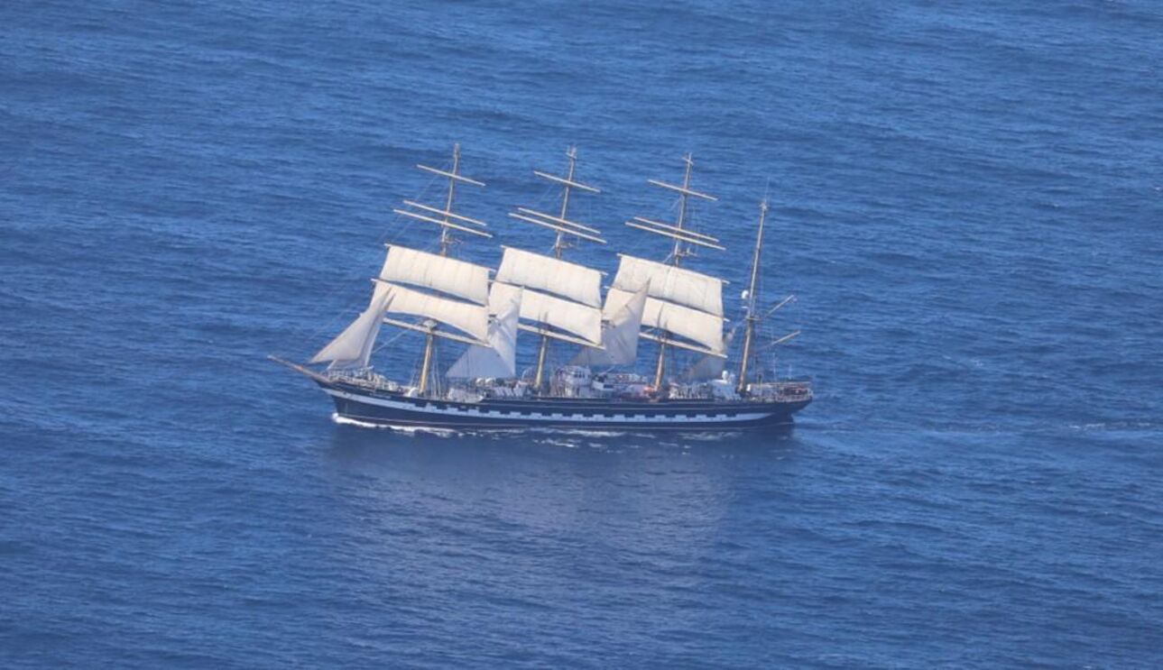 Navio-escola russo detetado em Portugal 