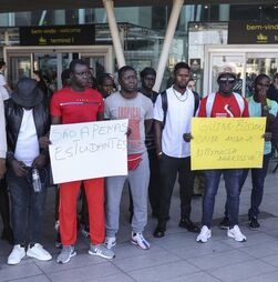 Guineenses autorizados a entrar em Portugal após prova de inscrição no ensino superior