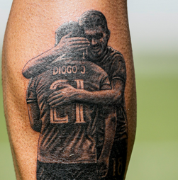 A imagem que vale mais que mil palavras: Rúben Neves grava Diogo Jota na pele