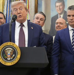 Trump anuncia que ataque dos EUA dirigido 'a narcoterroristas do Tren de Aragua' provocou 11 mortos