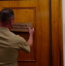 Pentágono muda placas para “Departamento da Guerra” após ordem de Trump 