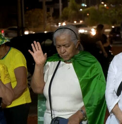 Apoiantes de Bolsonaro reúnem-se em oração à espera da sentença no caso da tentativa de golpe de Estado