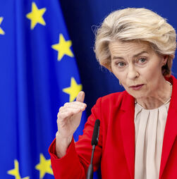Eurodeputados rejeitam duas moções de censura à Comissão Europeia