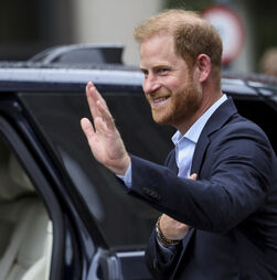 Príncipe Harry processado pela instituição de caridade que cofundou