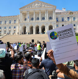 Manifestação de imigrantes acaba em contestação após Ventura aparecer