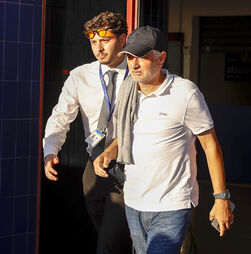 Benfica comunica à CMVM negociações para contratar Mourinho