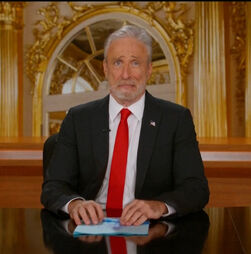 John Stewart abre programa com crítica após suspensão de Jimmy Kimmel 