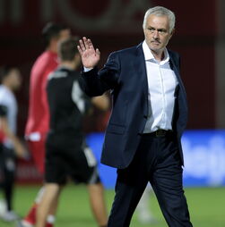 Mourinho estreia-se no Benfica com triunfo na visita ao AVS