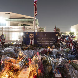 Funeral de ativista conservador Charlie Kirk gera tensão e segurança apertada