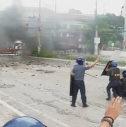 
Tensão aumenta nas manifestações nas Filipinas devido a escândalo de corrupção em grande escala