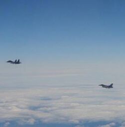 Avião militar russo entra no espaço aéreo internacional, alerta Força Aérea Alemã