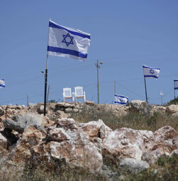 Polícia substitui bandeira da ONU por uma de Israel na sede da agência em Jerusalém