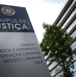 Disparam as queixas de mau atendimento no Instituto de Registos e Notariado 