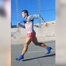 Christian correu 100 metros para trás de saltos altos e bateu um recorde do Guinness   