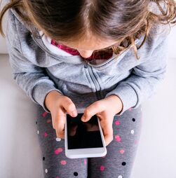Como os pais espiam os filhos com apps
