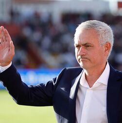 Mourinho, o deus e herói das grandes conquistas