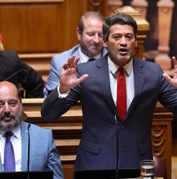 Advogado Garcia Pereira pede à PGR extinção do Chega por violação da Constituição