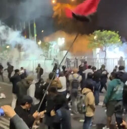 Confrontos itensificam-se no Congresso do Peru num protesto liderado por estudantes e trabalhadores