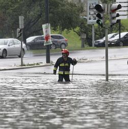 Aulas suspensas, voos cancelados e atrasos nos transportes. Tempestade Gabrielle chega a Espanha