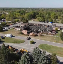 Imagens aéreas mostram destroços de igreja incendiada no Michigan 