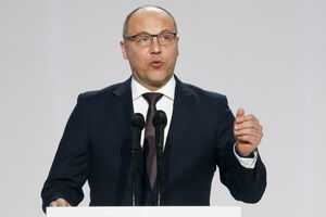 Zelensky anuncia detenção de suspeito do assassinato de Andriy Parubiy