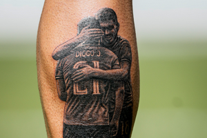 A imagem que vale mais que mil palavras: Rúben Neves grava Diogo Jota na pele