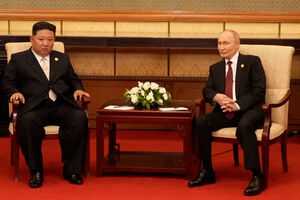 Kim Jong-un diz estar “pronto” para “ajudar” a Rússia
Líder norte-coreano considerou um “dever fraternal” ajudar a Rússia, durante uma reunião com o presidente russo em Pequim, na China.