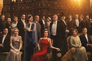Elenco de Downton Abbey reunido para antestreia do filme da saga