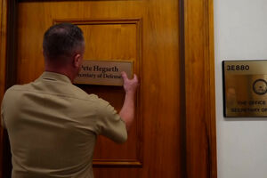 Pentágono muda placas para “Departamento da Guerra” após ordem de Trump