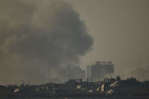 Israel destrói torre na cidade de Gaza