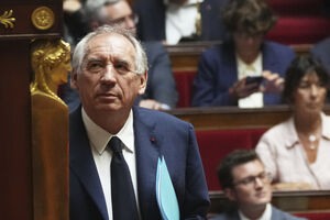 Moção de confiança derruba o governo francês