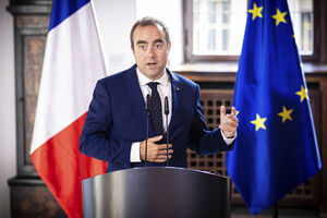Sébastien Lecornu discursa após nomeação como primeiro-ministro de França