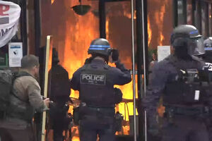 Restaurante incendiado em Paris durante onda de protestos