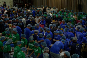 Voluntários assinalam o 11 de Setembro a preparar refeições para pessoas carenciadas