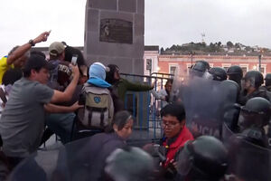 Confrontos entre polícia e manifestantes no Equador 