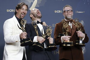 Os criadores da série The Studio: James Weaver, Evan Goldberg e Seth Rogen