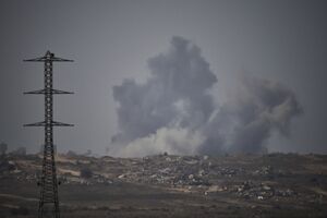 Ataques israelitas cortam Internet e telemóvel em Gaza, isolando palestinianos