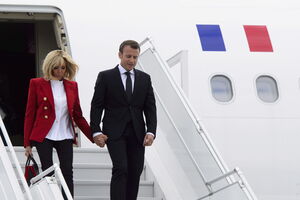 Macron e a esposa preparam-se para apresentar provas num caso de difamação
