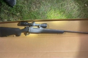 Arma do avô de Tyler Robinson