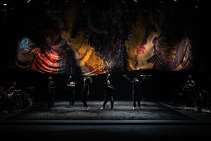 O dramaturgo e encenador regressa a Portugal