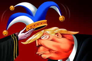 Donald Trump é coroado bobo da corte por um juiz